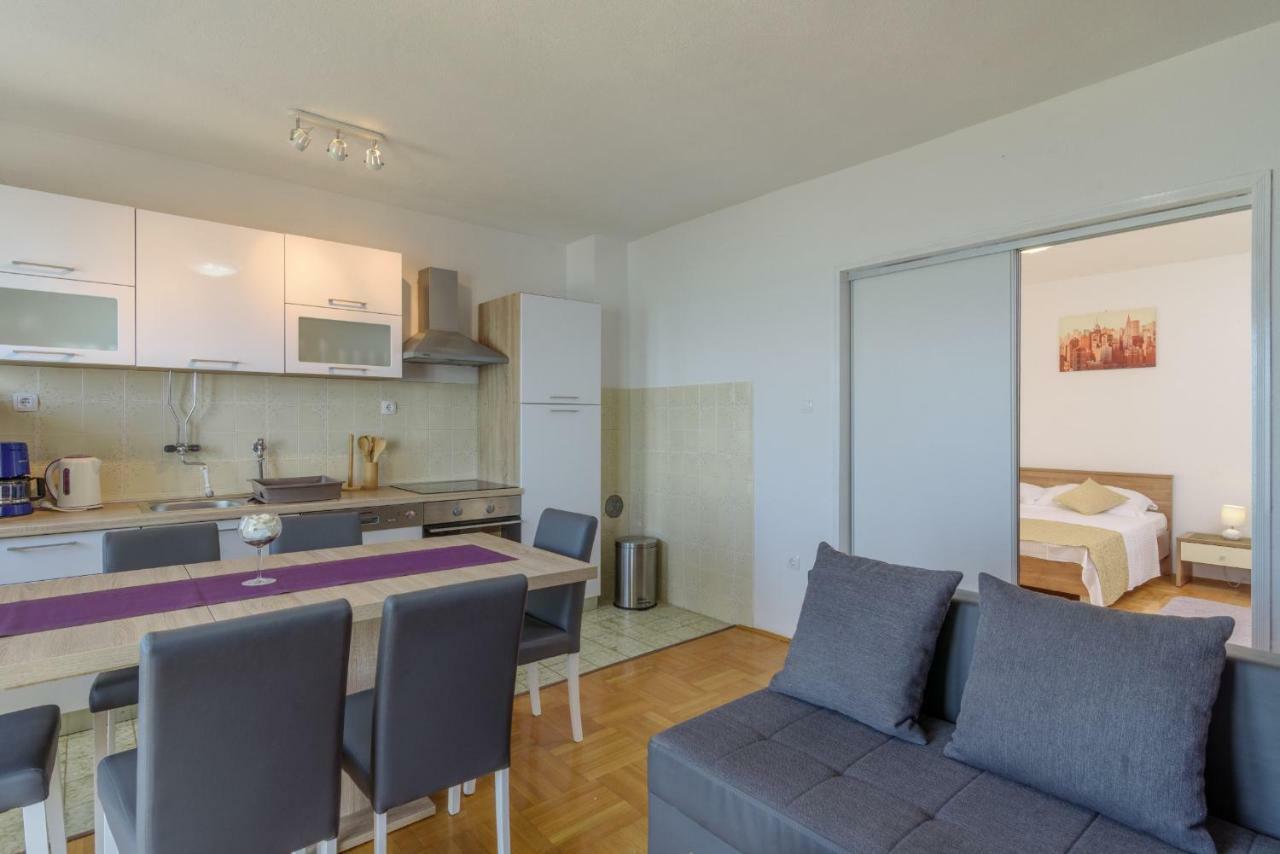 Renic Apartmani Kastela Bagian luar foto