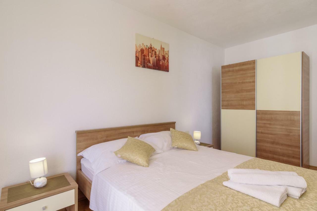 Renic Apartmani Kastela Bagian luar foto