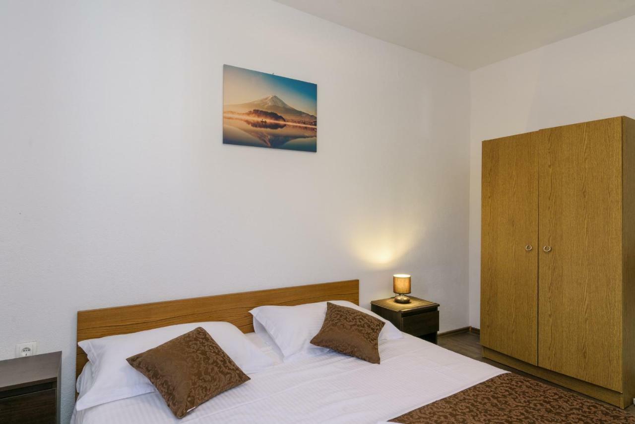 Renic Apartmani Kastela Bagian luar foto