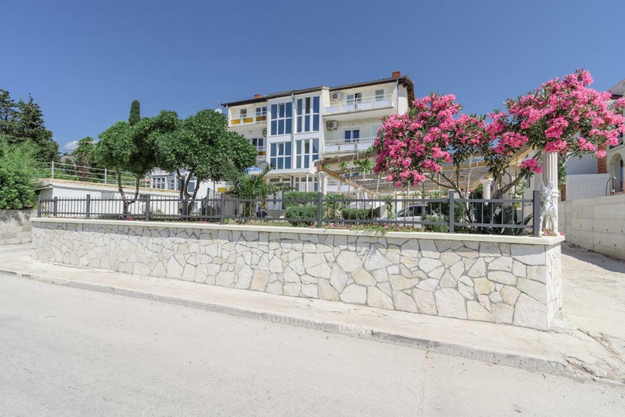 Renic Apartmani Kastela Bagian luar foto